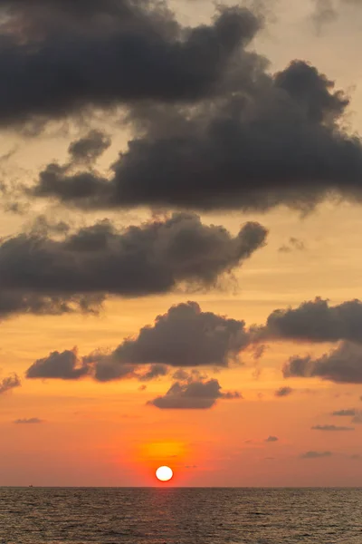 Indah matahari terbenam langit di atas laut Andaman — Stok Foto