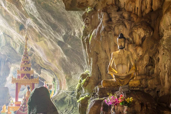 Buddhisten-Tempel in der Sattar-Höhle Stockbild