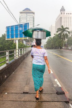 Belirsiz bir Birmanya kadın 