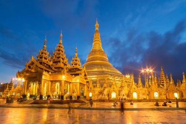 Shwedagon pagoda geceleri