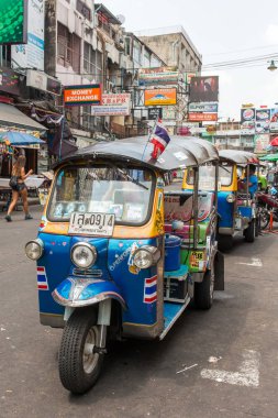 Tuk tuk taksi Kaosan üzerinde