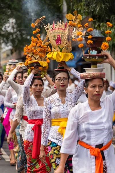 Bellas mujeres balinesas i — Foto de Stock