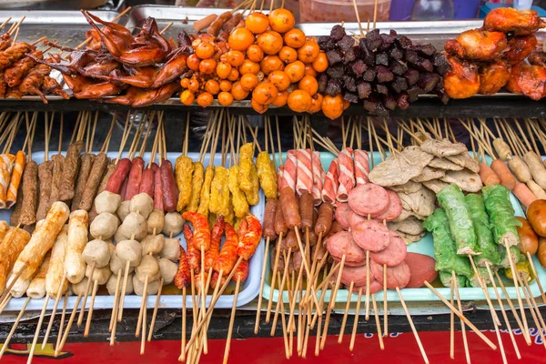 Et ürünleri ve et topları — Stok fotoğraf