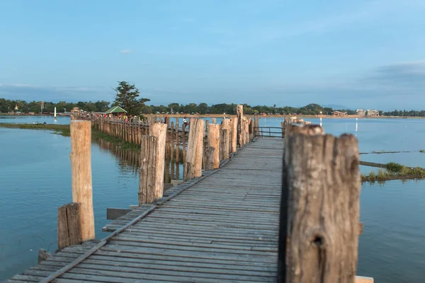 Ünlü U-Bein Köprüsü