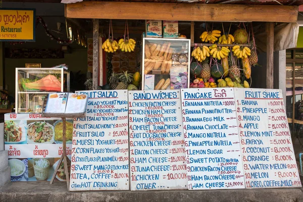 Kleines Touristencafé im Freien — Stockfoto