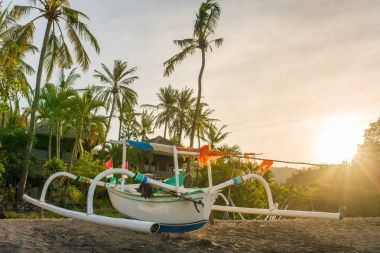 Geleneksel Bali tekne Bali, Endonezya kumsalda