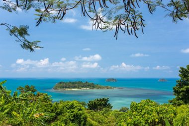 Güzel tropik ada manzara. Görünümden Koh Chang Koh adam Nai için