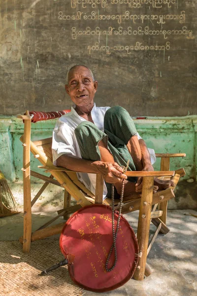 Monywa Myanmar Octobert 2016 Portrait Unidentified Burmese Old Man Buddhists — Stock Photo, Image