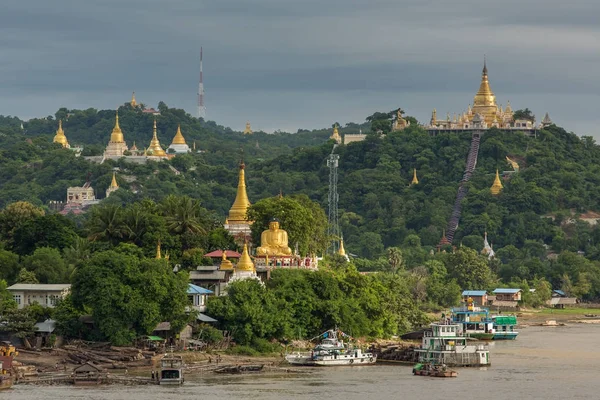 Pagoda Dorada Sagaing Hill Mandalay Myanmar — Foto de Stock
