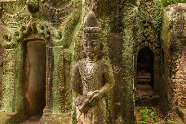 Pho kazanmak Taung mağaralarda Monywa