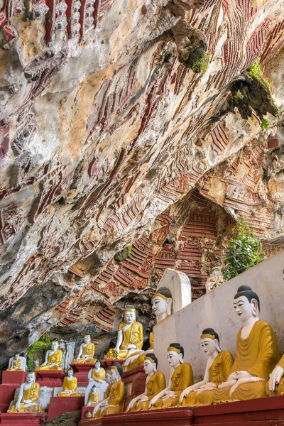 Régi temploma a Buddha szobrok — Stock Fotó