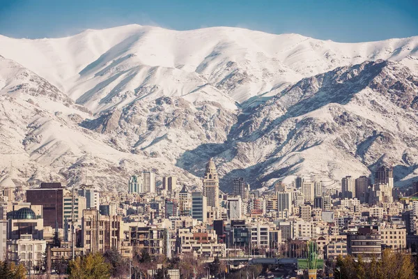 Invierno Teherán vista con una nieve —  Fotos de Stock