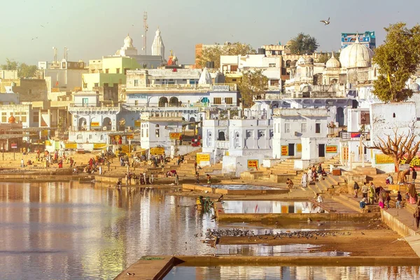 Pushkar India December 2012 Hindoeïstische Pelgrims Rond Heilig Meer Pushkar — Stockfoto