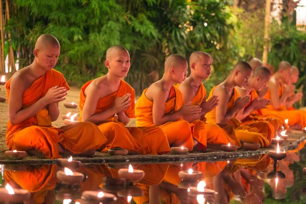 Chiang Mai Tailandia Noviembre 2016 Los Monjes Budistas Meditan Templo — Foto de Stock