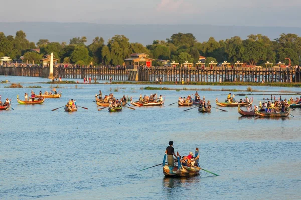 Sunset Landscape Boats Famous Bein Bridge Mandalay Myanmar — Stock Photo, Image