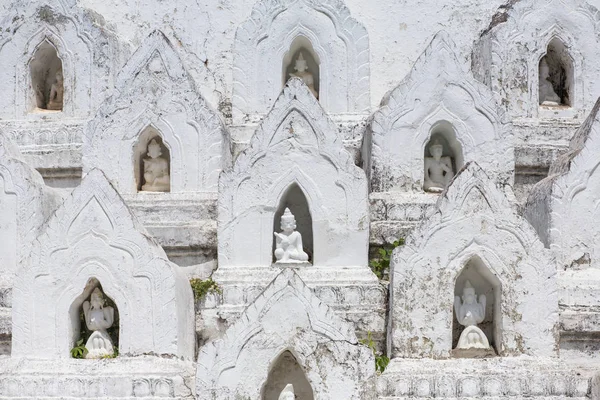 Белая пагода Синбюме — стоковое фото
