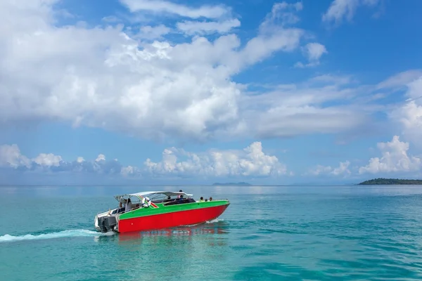 タイのチャン島のスピード ボート — ストック写真