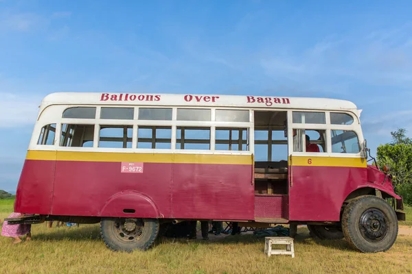 Bagan Myanmar Oktober 2016 Toeristische Bus Die Cliënten Van Ballonnen — Stockfoto