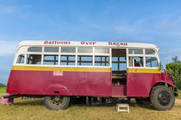 Bagan Mianmar Október 2016 Turista Busz Hogy Hozza Ügyfelek Léggömb — Stock Fotó