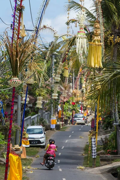Bali Indonesië September 2016 Bali Penjors Ingerichte Bamboe Palen Langs — Stockfoto