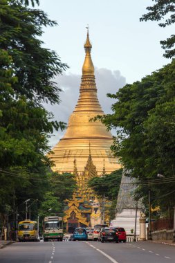 Yangon, Myanmar - 28 Eylül 2016: Shwedagon Pagoda Yangon, Myanmar.