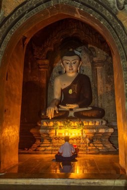 Bagan, Myanmar Birmanya tarzı Buda heykeli.