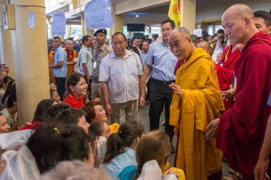 Dharamsala, Hindistan - 6 Haziran 2017: 14 Kutsal Dalai Lama Tenzin Gyatso verir öğretileri onun yurdunda Dharamsala, Hindistan.
