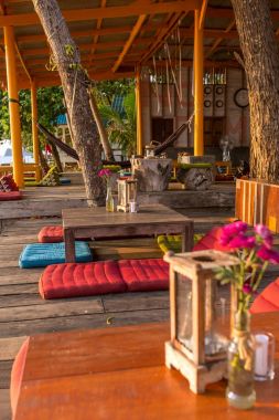 Gün batımı görünümü kafe Koh Kood Island, Tayland tarihinde