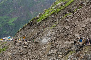 Manali, Hindistan - 19 Temmuz 2017: Heyelan Manali - Tarih Rohtang, Leh Otoban geçmek alan, Himachal Pradesh, Hindistan.