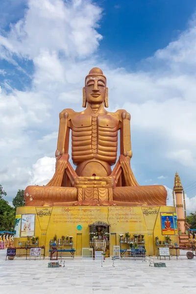 Mandalay Myanmar Octubre 2016 Estatua Buda Flaco Mandalay Birmania —  Fotos de Stock