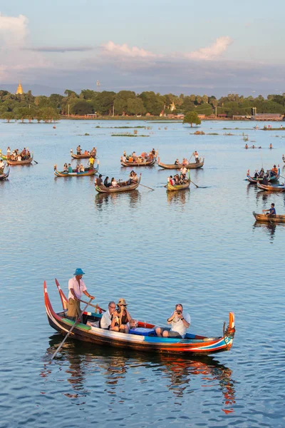 Mandalay Myanmar Settembre 2016 Paesaggio Tramonto Con Barche Vicino Famoso — Foto Stock