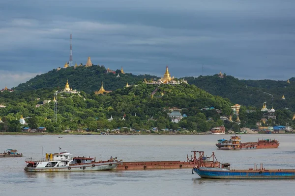 サガインの丘 マンダレー ミャンマーの黄金パゴダ — ストック写真