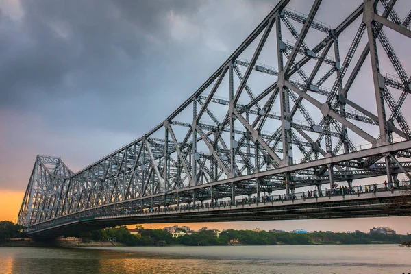 Γέφυρα Howrah Στις Όχθες Του Ποταμού Hooghly Κατά Ηλιοβασίλεμα Στην — Φωτογραφία Αρχείου