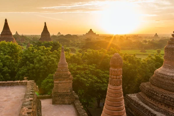 Hermoso Amanecer Sobre Las Antiguas Pagodas Bagan Myanmar — Foto de Stock
