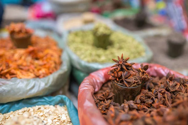 Nahaufnahme Von Sternanis Und Anderen Gewürzen Indischen Marktstand — Stockfoto