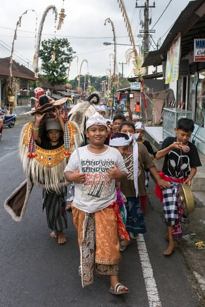 Bali Endonezya Eylül 2016 Bali Endonezya Ubud Sokaklarında Yürürken Barong — Stok fotoğraf