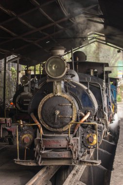 Darjeeling, Hindistan - 18 Nisan 2017: Darjeeling Himalaya demiryolu, ünlü turistik, UNESCO Dünya Miras Listesi 