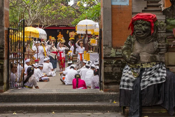 Bali Indonesia Septiembre 2016 Pueblo Balinés Participa Ceremonia Religiosa Templo —  Fotos de Stock