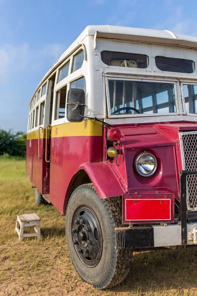 Vista Parcial Ônibus Turístico Estacionado Campo Bagan Birmânia — Fotografia de Stock