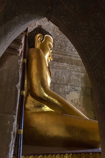Golden Buddha Statue Izza Gaw Temple Bagan Myanmar — Stock Photo, Image