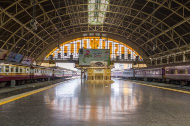 Bangkok, Tayland - 4 Şubat 2017: Hua Lamphong istasyonu, ana tren istasyonu, Bangkok, Tayland, Thailand, genel görünümü.