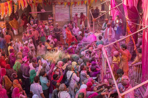 Барсана Индия Марта 2016 Года Индуистские Преданные Празднуют Латмар Холи — стоковое фото