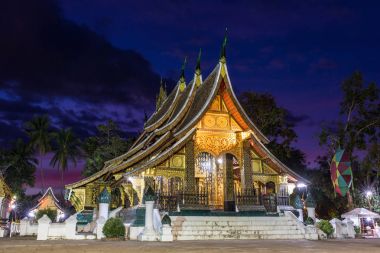 WAT Xieng tanga Tapınağı gece Luang Prabang, Laos