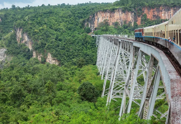 Treno Che Passa Famoso Viadotto Goteik Tra Pyin Lwin Hsipaw — Foto Stock