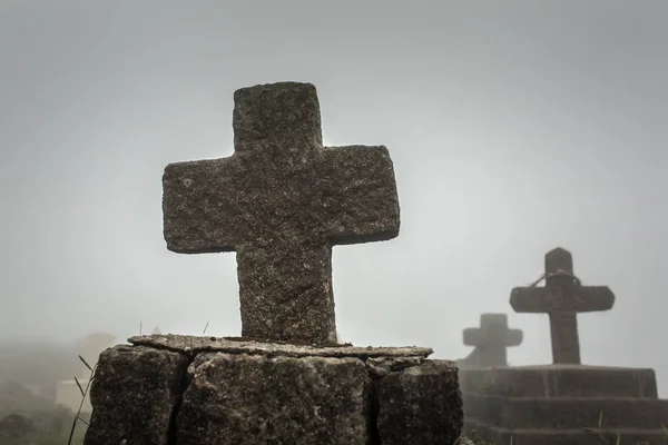 Stary Cmentarz Chrześcijański Meghalaya Północno Wschodnich Indiach Sylwetka Krzyż Pochmurny — Zdjęcie stockowe