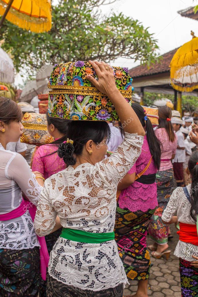 Bali indonesien frauen suchen männer