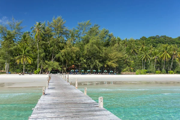 Molo Legno Una Spiaggia Isola Tropicale Sull Isola Koh Kood — Foto Stock