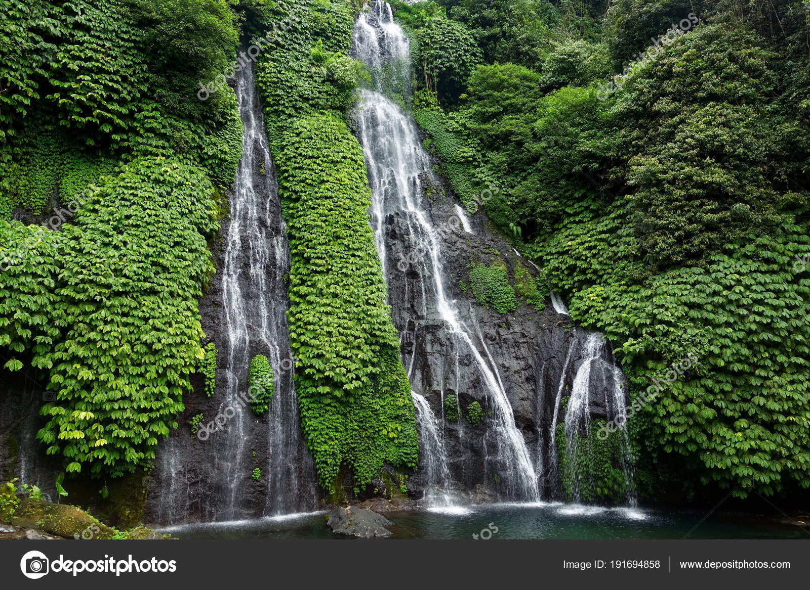 Sch ner banyumala  wasserfall in bali  indonesien 