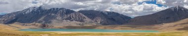 Ladakh, Hindistan Thadsangkaru Tso veya Kiagar Tso Gölü çevresindeki güzel Panoraması