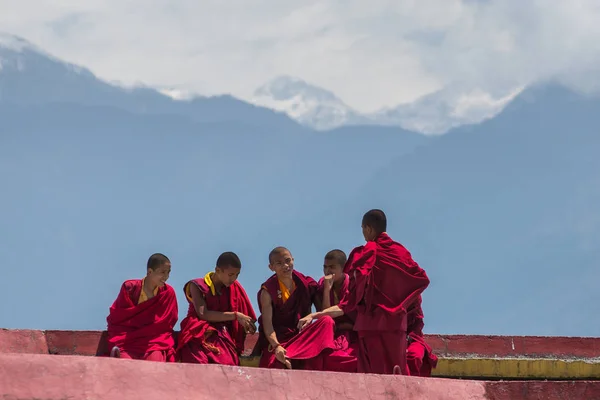 Sikkim Indien Mai 2017 Tibetische Mönche Ruhen Auf Der Oberen — Stockfoto